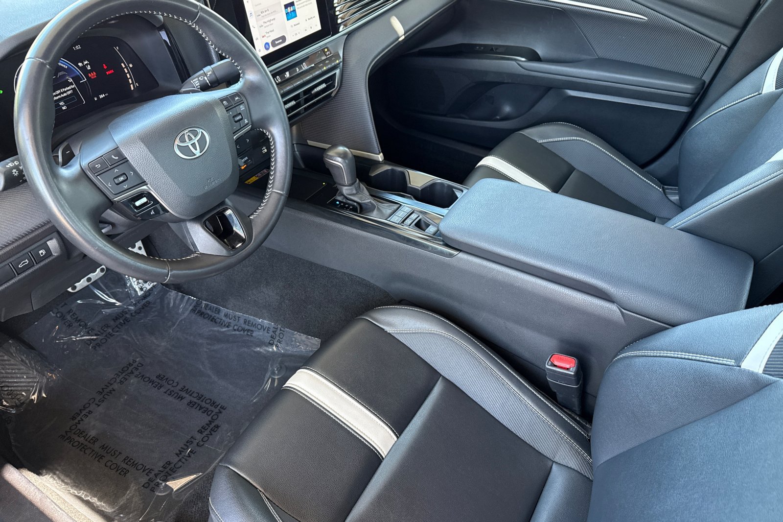 Used 2025 Toyota Camry SE FWD image 5