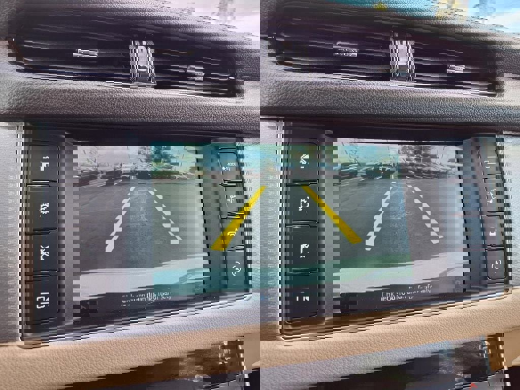 Used 2018 Jaguar XF Premium image 7