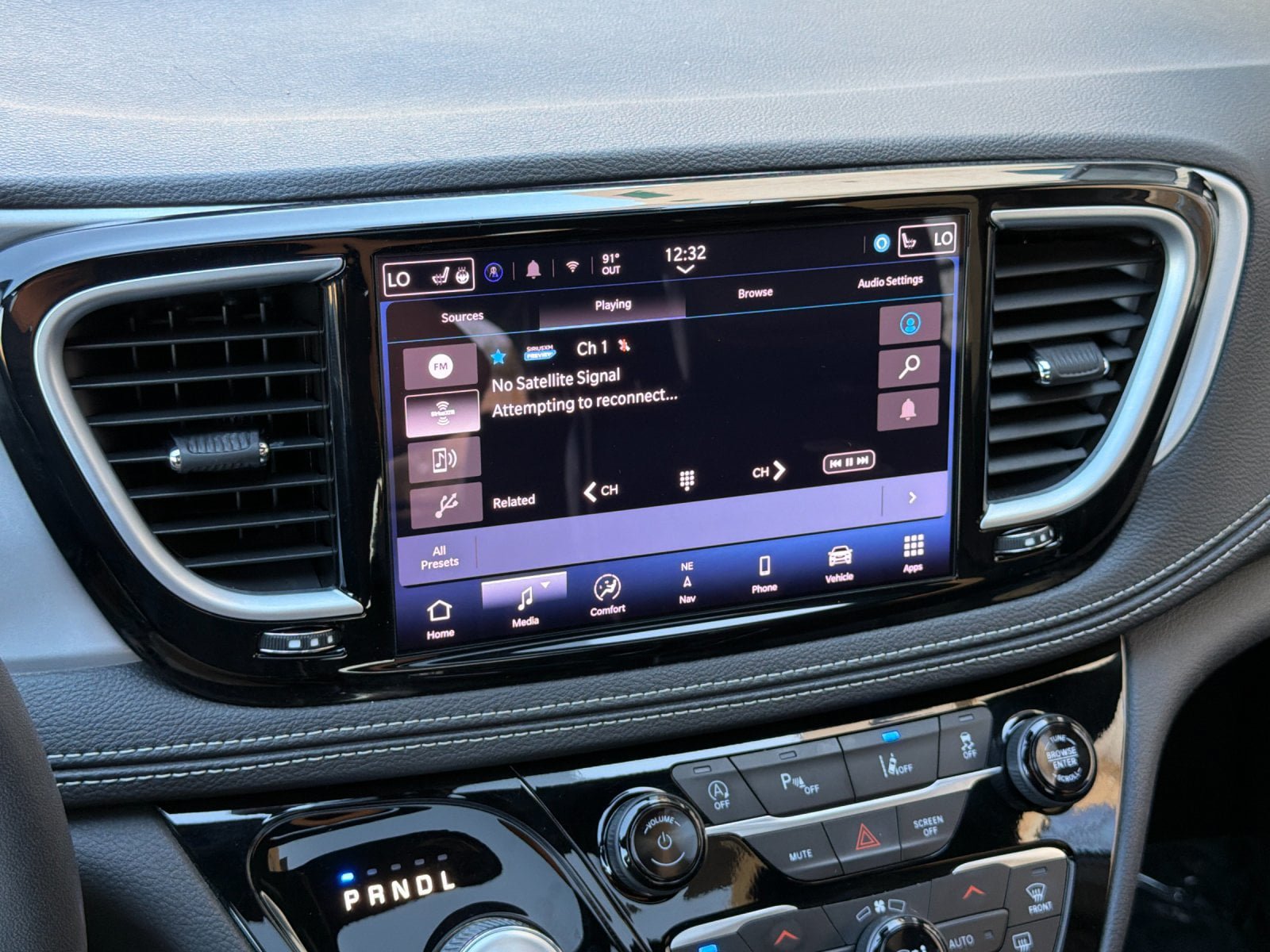 Used 2025 Chrysler Pacifica Limited FWD image 18