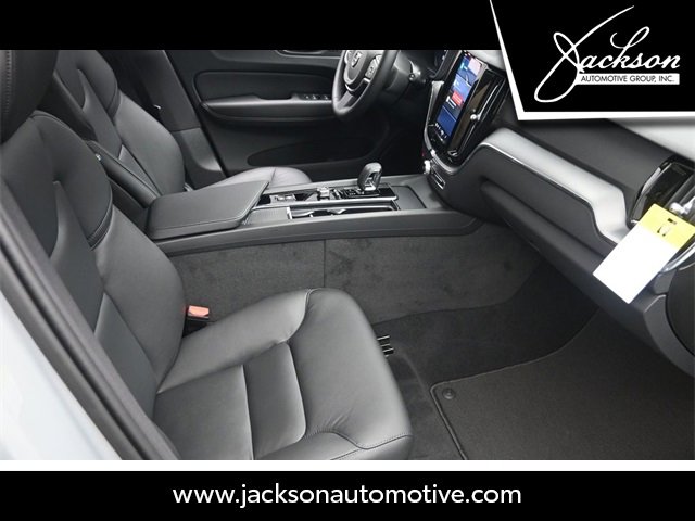 Used 2025 Volvo XC60 B5 Core w/ Climate Package image 27