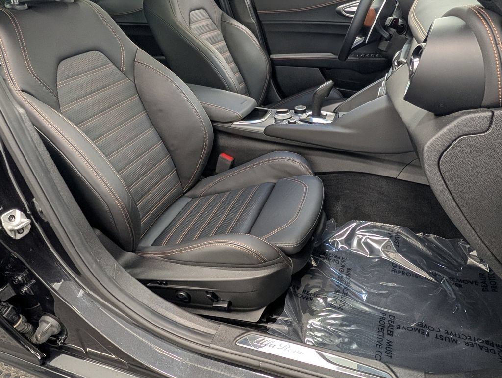 Used 2025 Alfa Romeo Giulia AWD w/ Driving Assist Package image 29