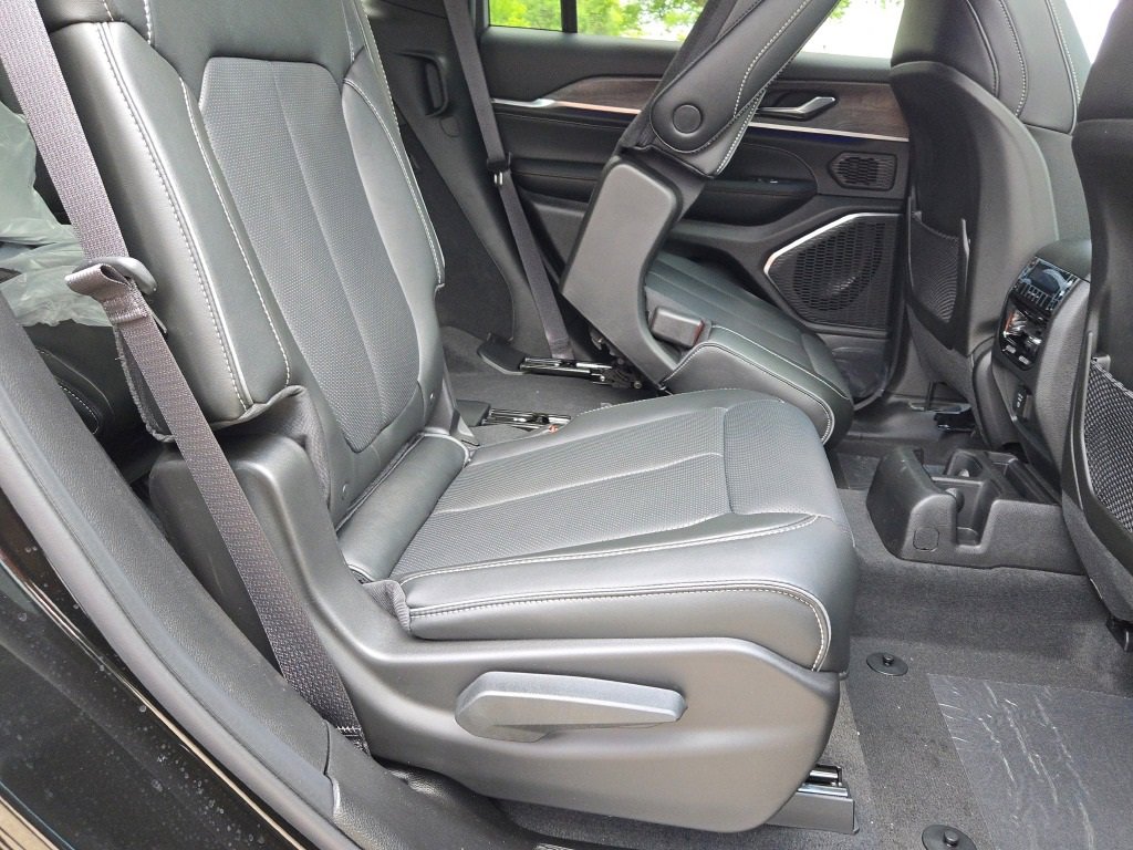 New 2025 Jeep Grand Cherokee L Overland w/ Trailer Tow Package image 10