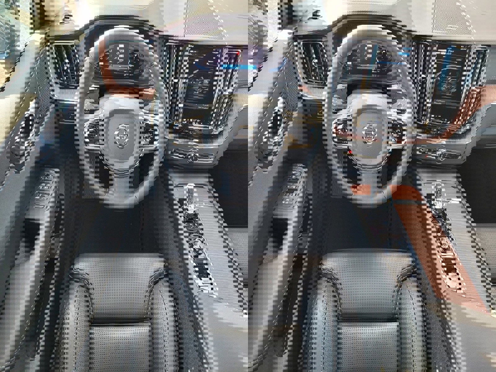 Certified 2024 Volvo XC60 T8 Ultimate w/ Protection Package Premier image 10