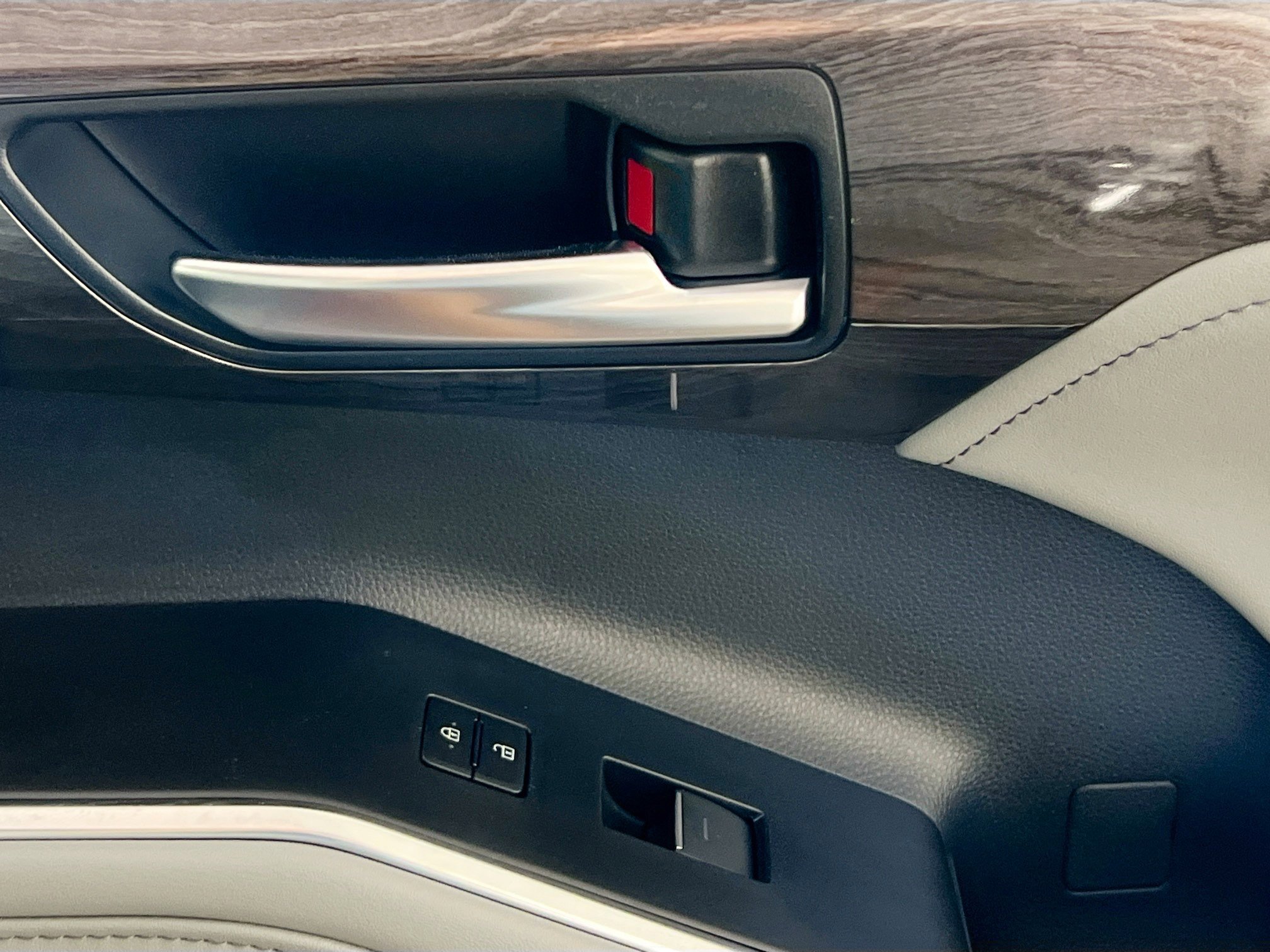 New 2026 Toyota Highlander Limited image 32