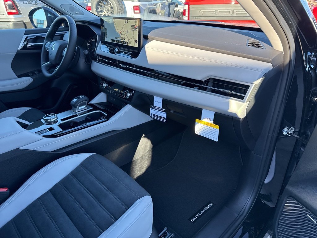 New 2025 Mitsubishi Outlander SE image 21