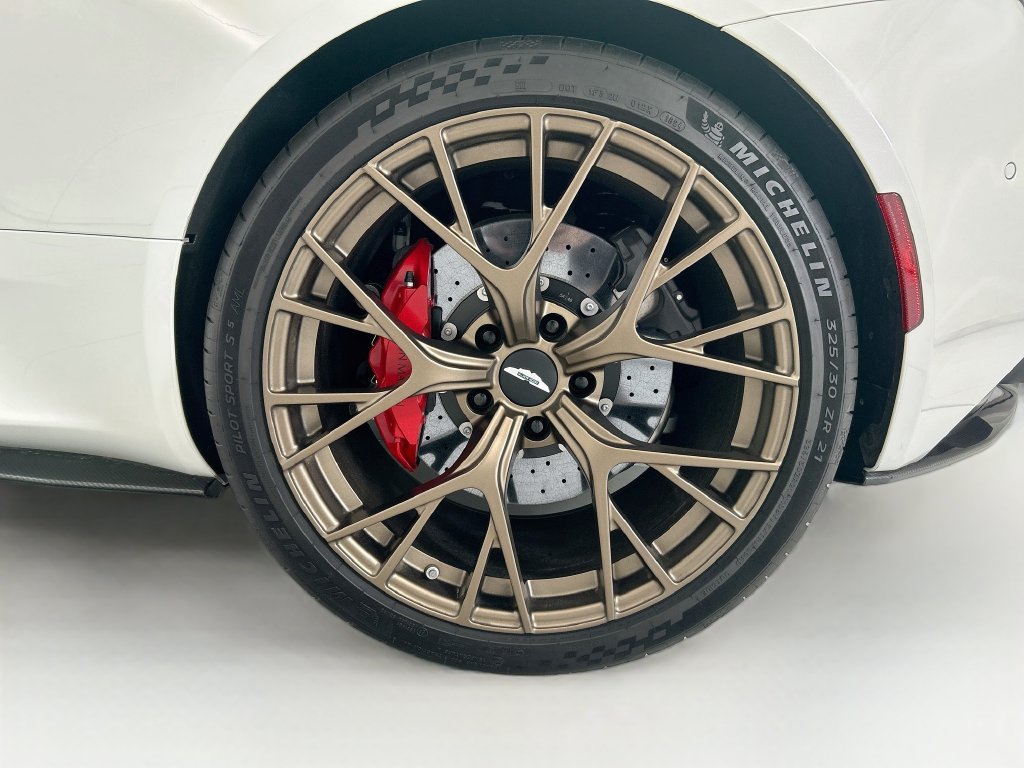 Used 2025 Aston Martin DB12 Coupe RWD image 28