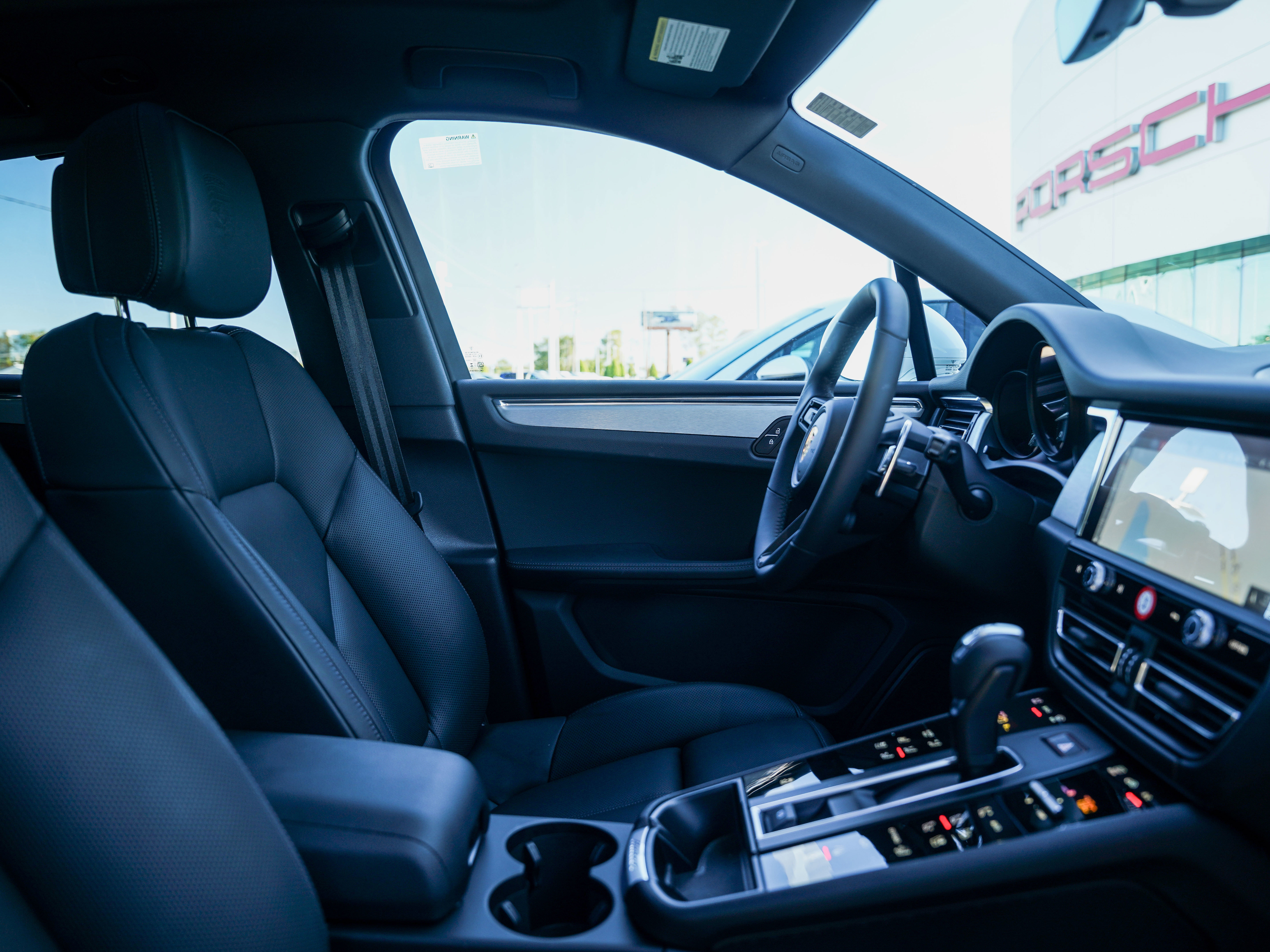Certified 2026 Porsche Macan AWD/4WD image 34