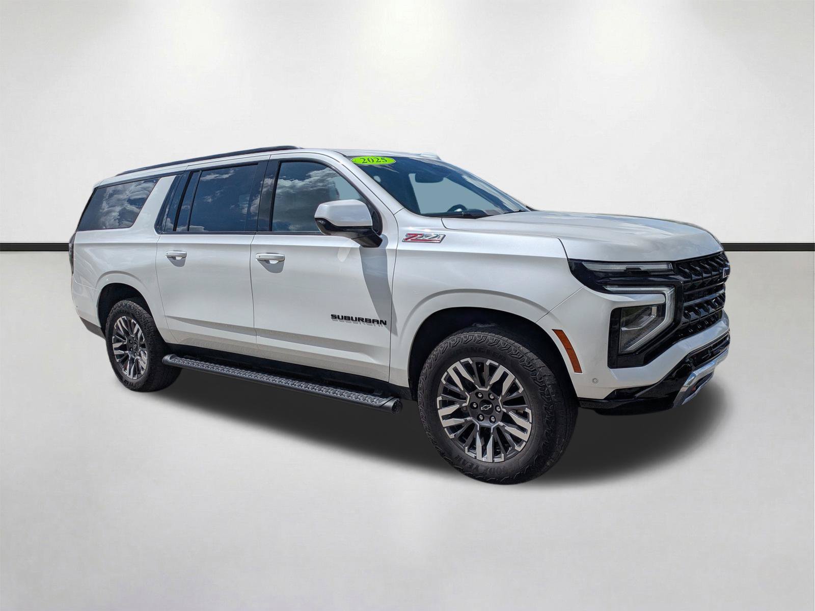 Used 2025 Chevrolet Suburban Z71 AWD/4WD image 2