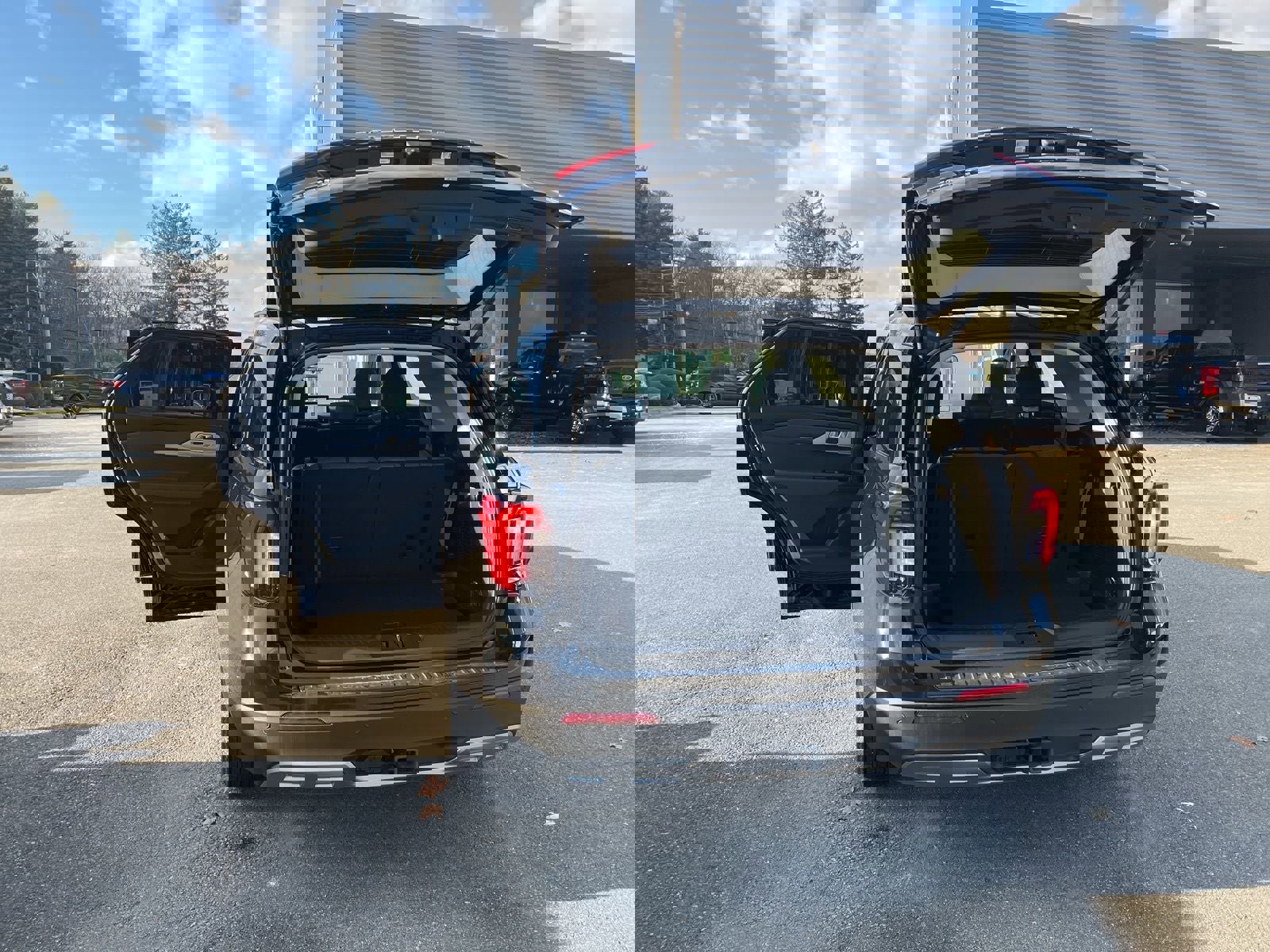 New 2025 Ford Explorer Active w/ Active Comfort Package image 9