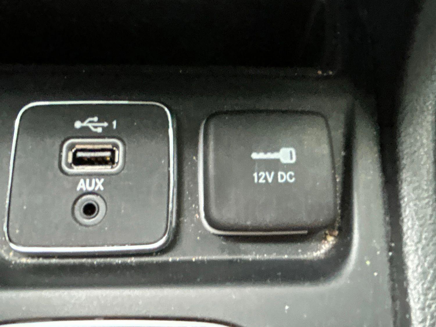 Certified 2021 Jeep Cherokee Latitude Lux w/ Comfort/Convenience Group FWD image 30