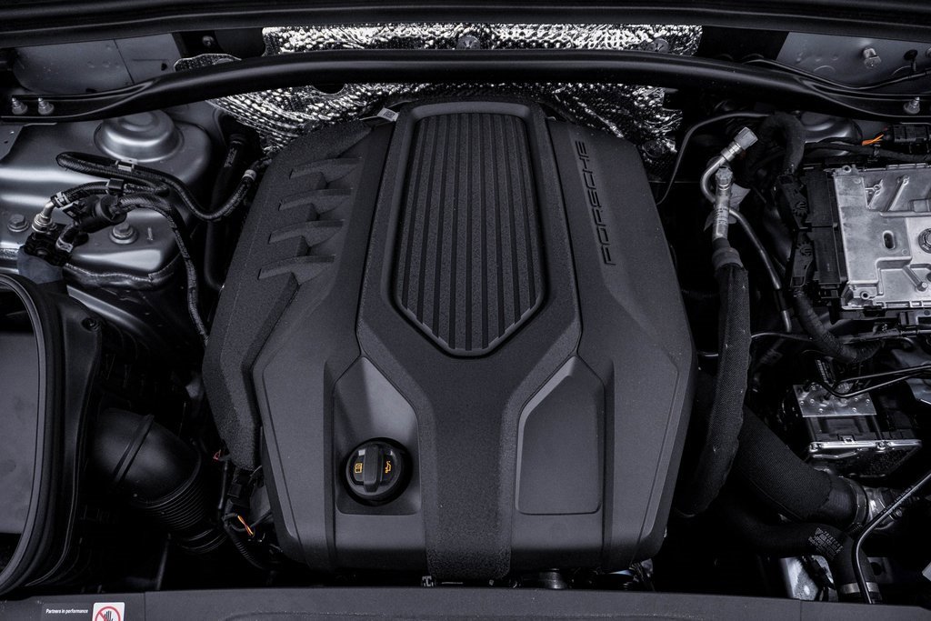Certified 2025 Porsche Macan image 29