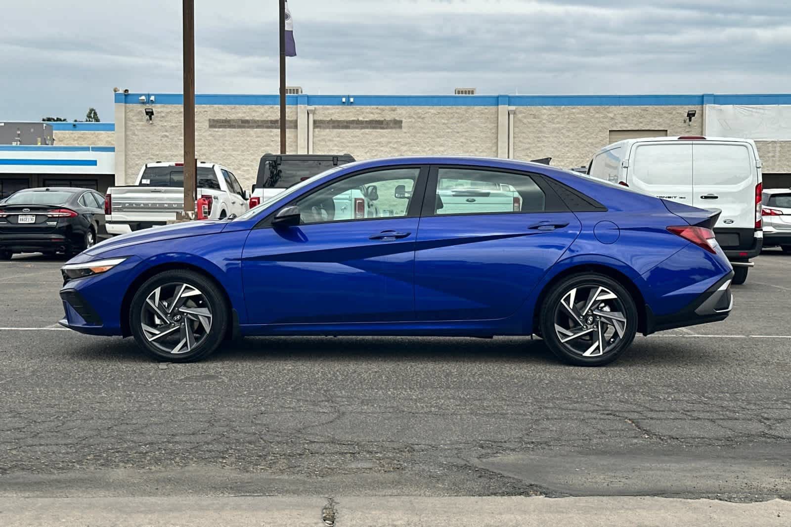 Used 2025 Hyundai Elantra Sport FWD image 5