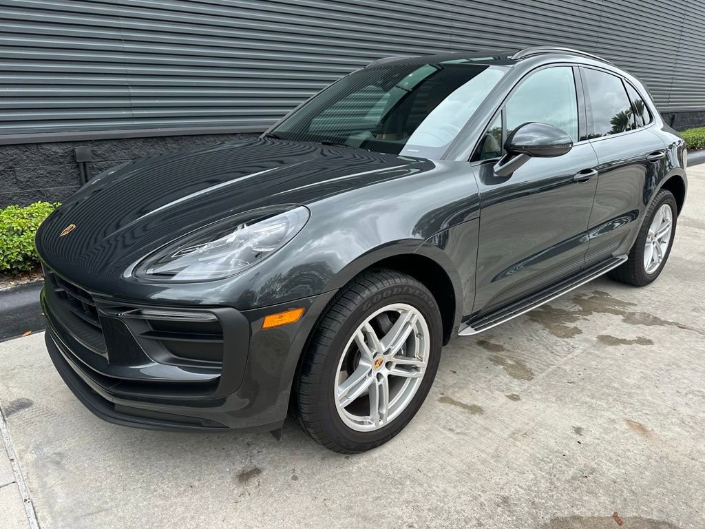 Certified 2025 Porsche Macan image 7