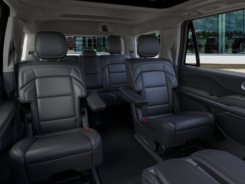 New 2025 Lincoln Navigator Reserve AWD/4WD image 11