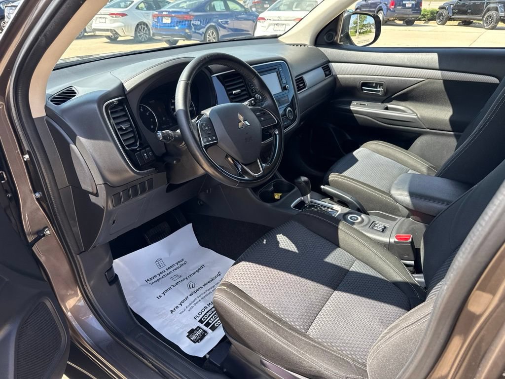 Used 2016 Mitsubishi Outlander SE AWD/4WD image 8