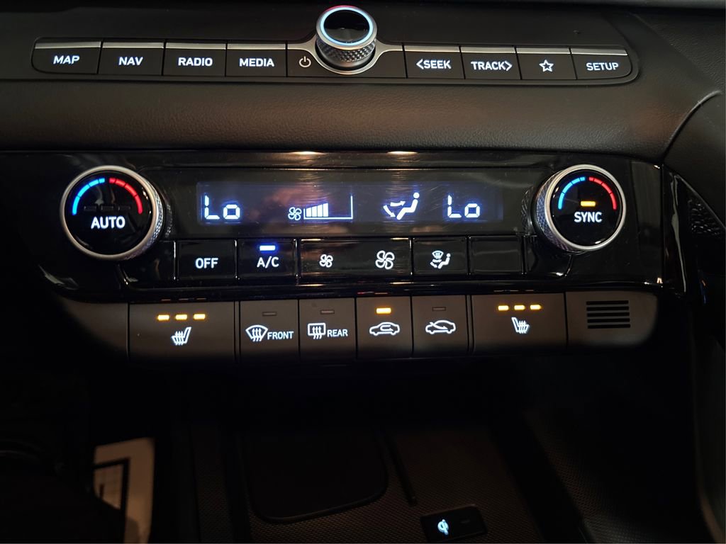 Used 2024 Hyundai Elantra SEL w/ Convenience Package image 34