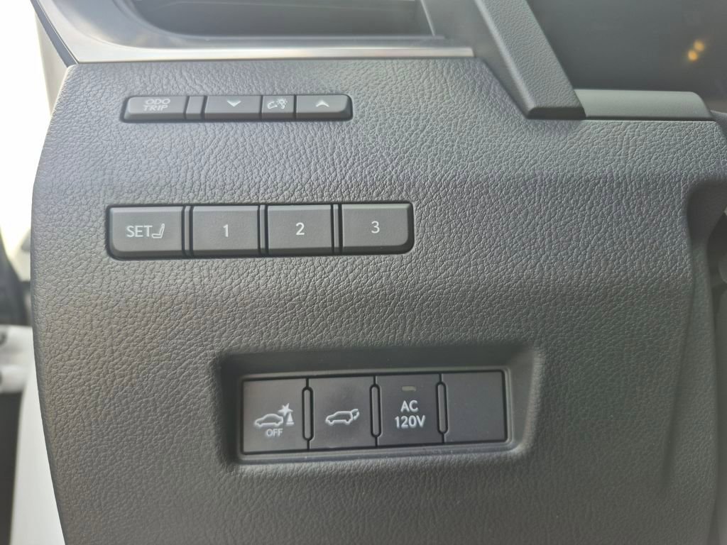 Used 2024 Lexus GX 550 w/ Accessory Package (Z1) AWD/4WD image 17