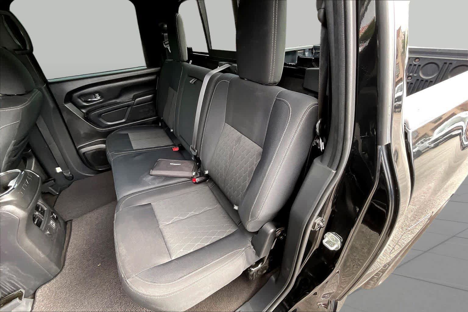 Used 2019 Nissan Titan SV w/ SV Convenience Package RWD image 19