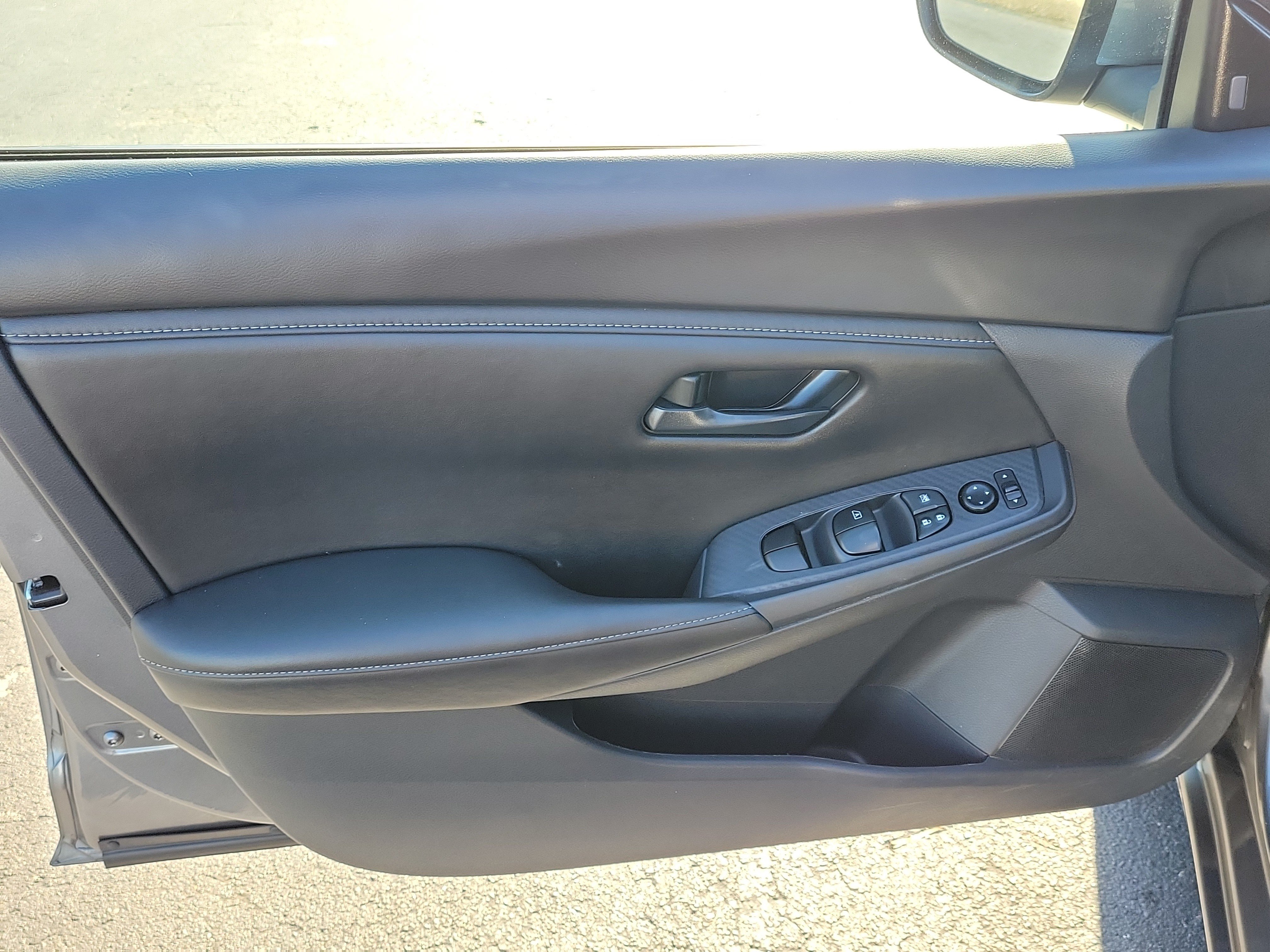 Used 2025 Nissan Sentra S FWD image 15