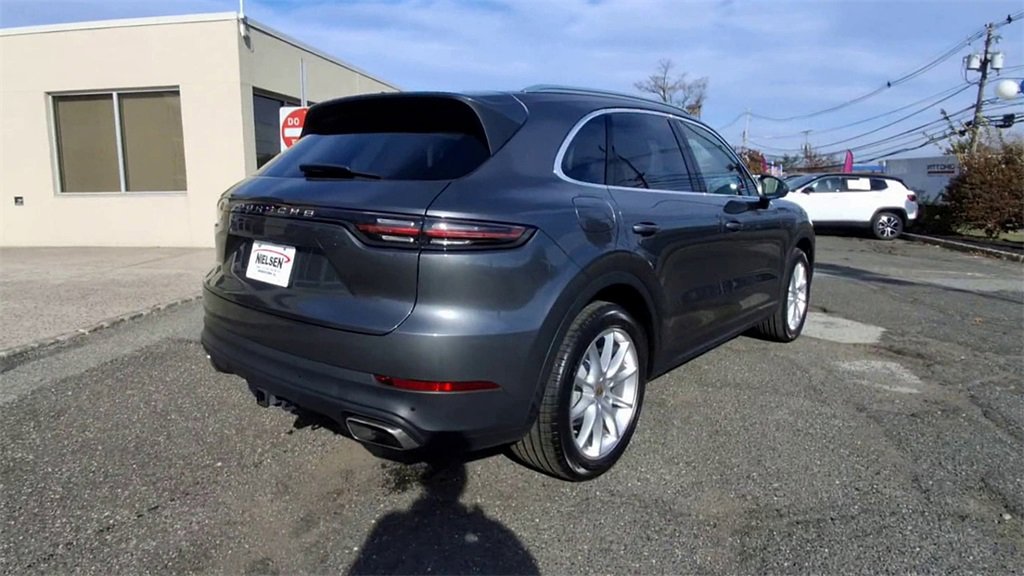 Used 2023 Porsche Cayenne Platinum Edition image 8