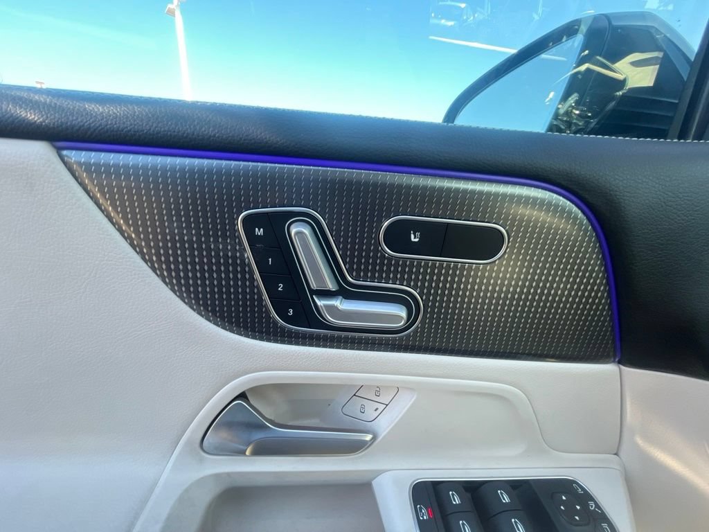 Used 2021 Mercedes-Benz GLB 250 4MATIC image 18