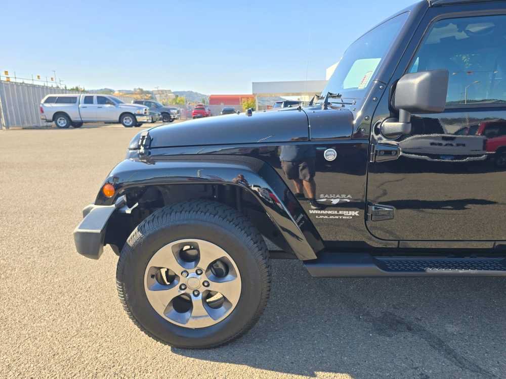 Used 2018 Jeep Wrangler Unlimited Sahara AWD/4WD image 19