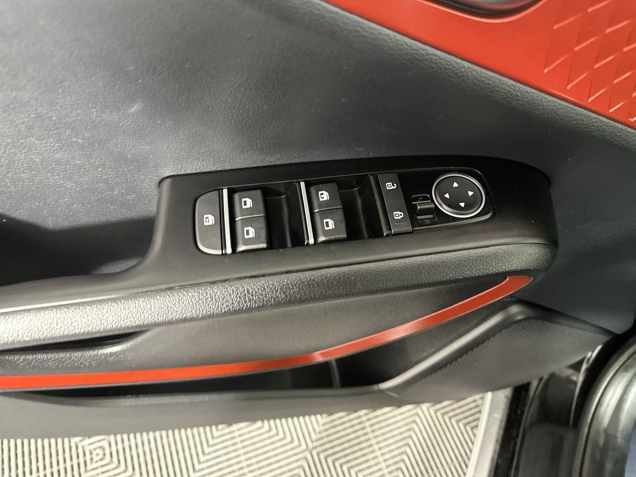 Certified 2025 Kia Soul GT-Line FWD image 3