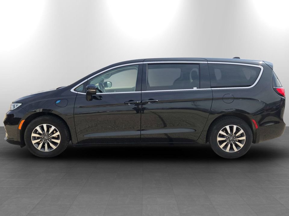 Used 2024 Chrysler Pacifica Select image 10