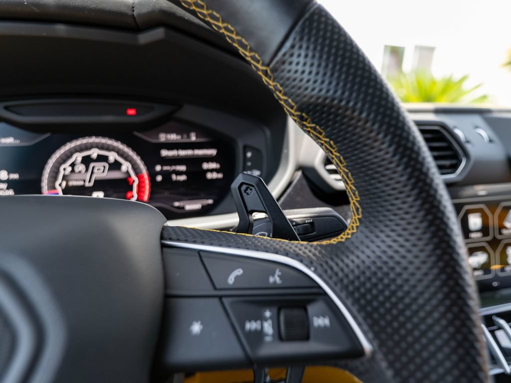 Used 2021 Lamborghini Urus AWD/4WD image 13