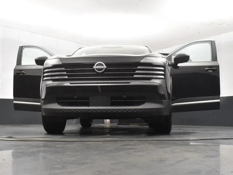 Used 2025 Nissan Kicks SV FWD image 11