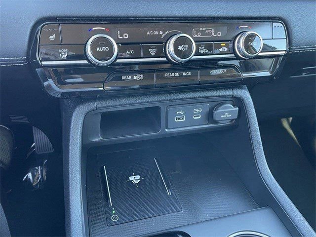 Certified 2025 Honda Pilot Touring image 18