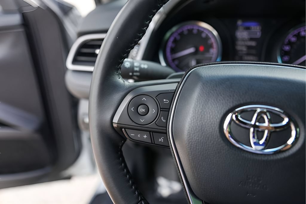 Used 2020 Toyota Camry SE FWD image 17