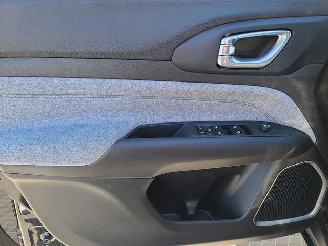 Used 2024 Jeep Compass Sport image 15