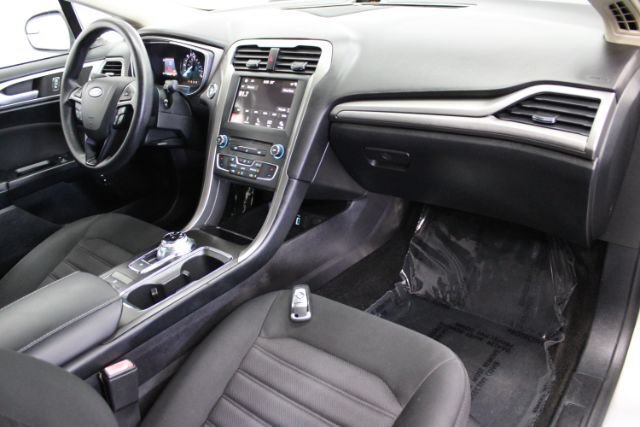Used 2018 Ford Fusion SE FWD image 25