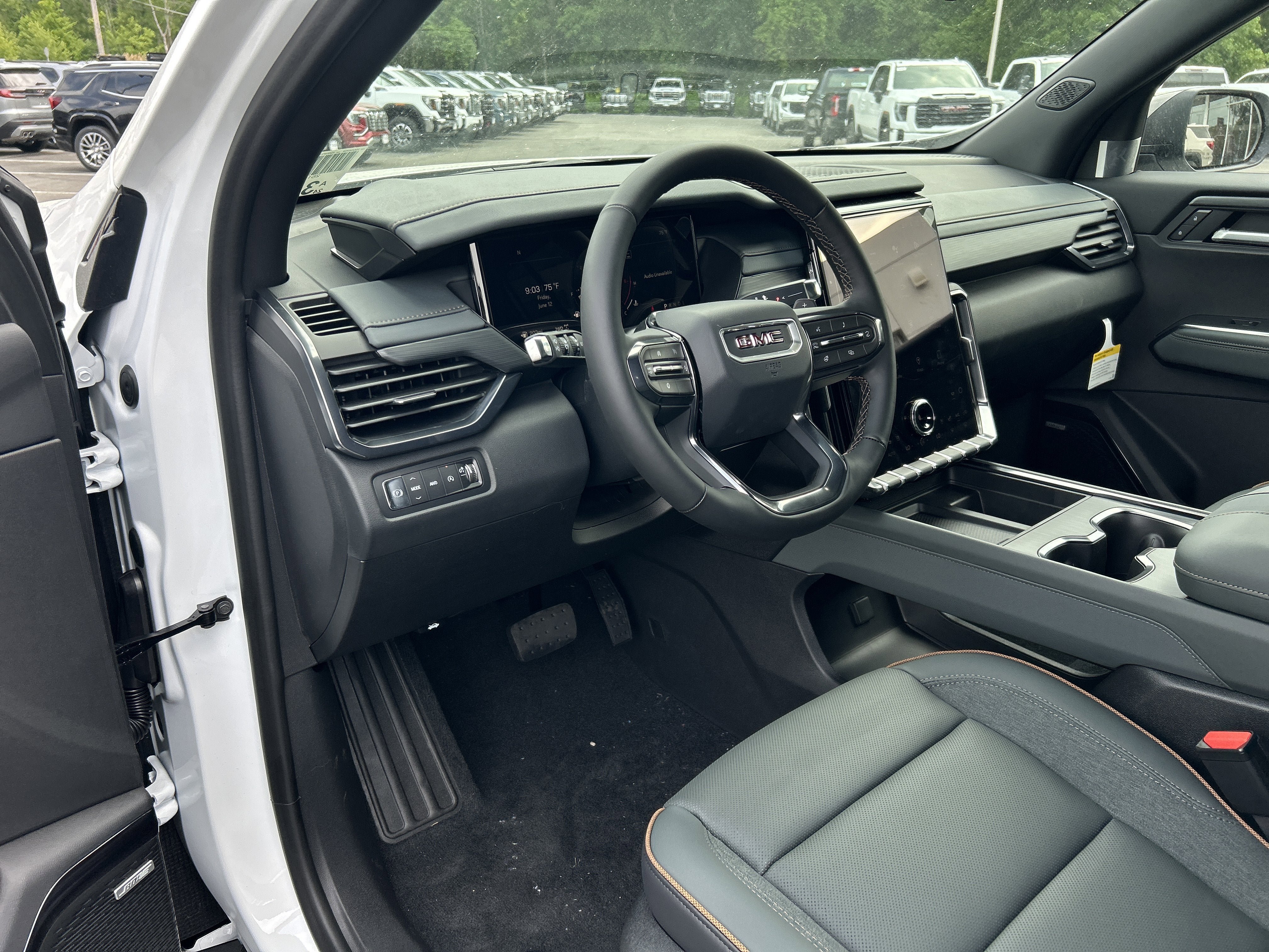 New 2026 GMC Acadia AT4 w/ Luxury Package AWD/4WD image 17