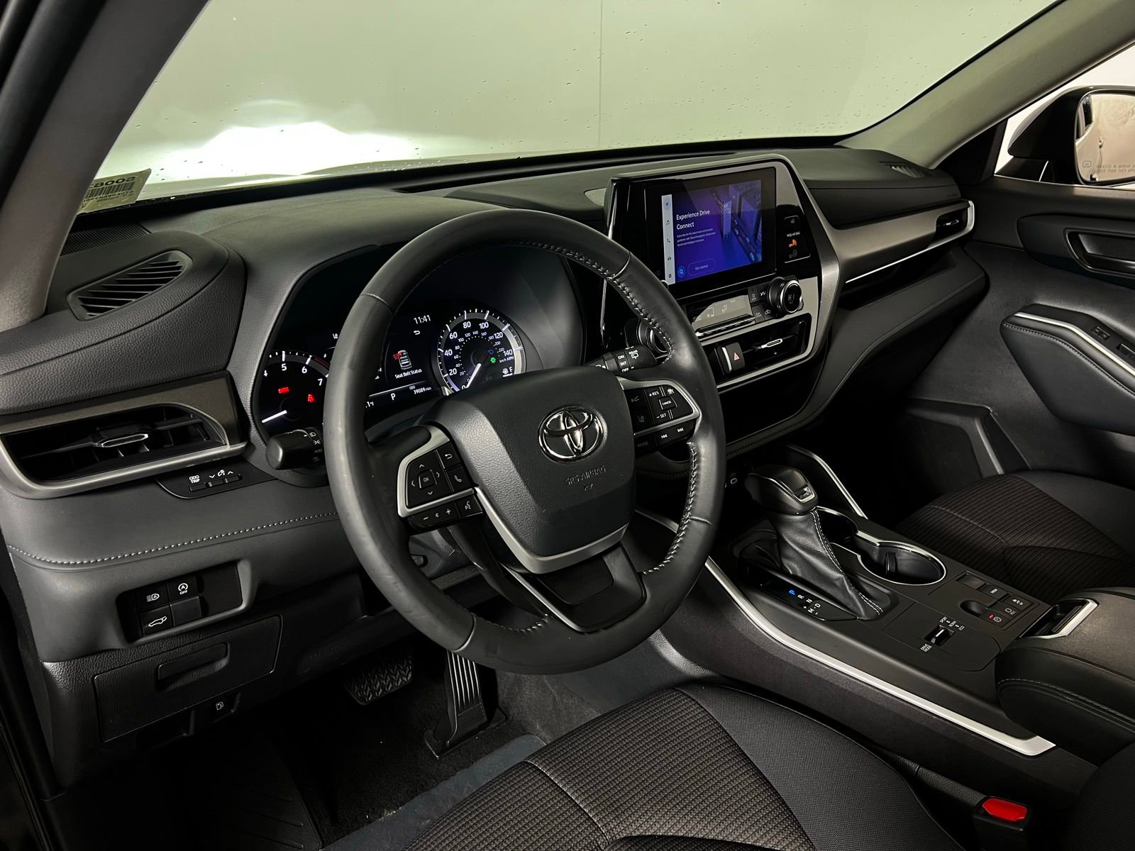 Certified 2023 Toyota Highlander LE image 12