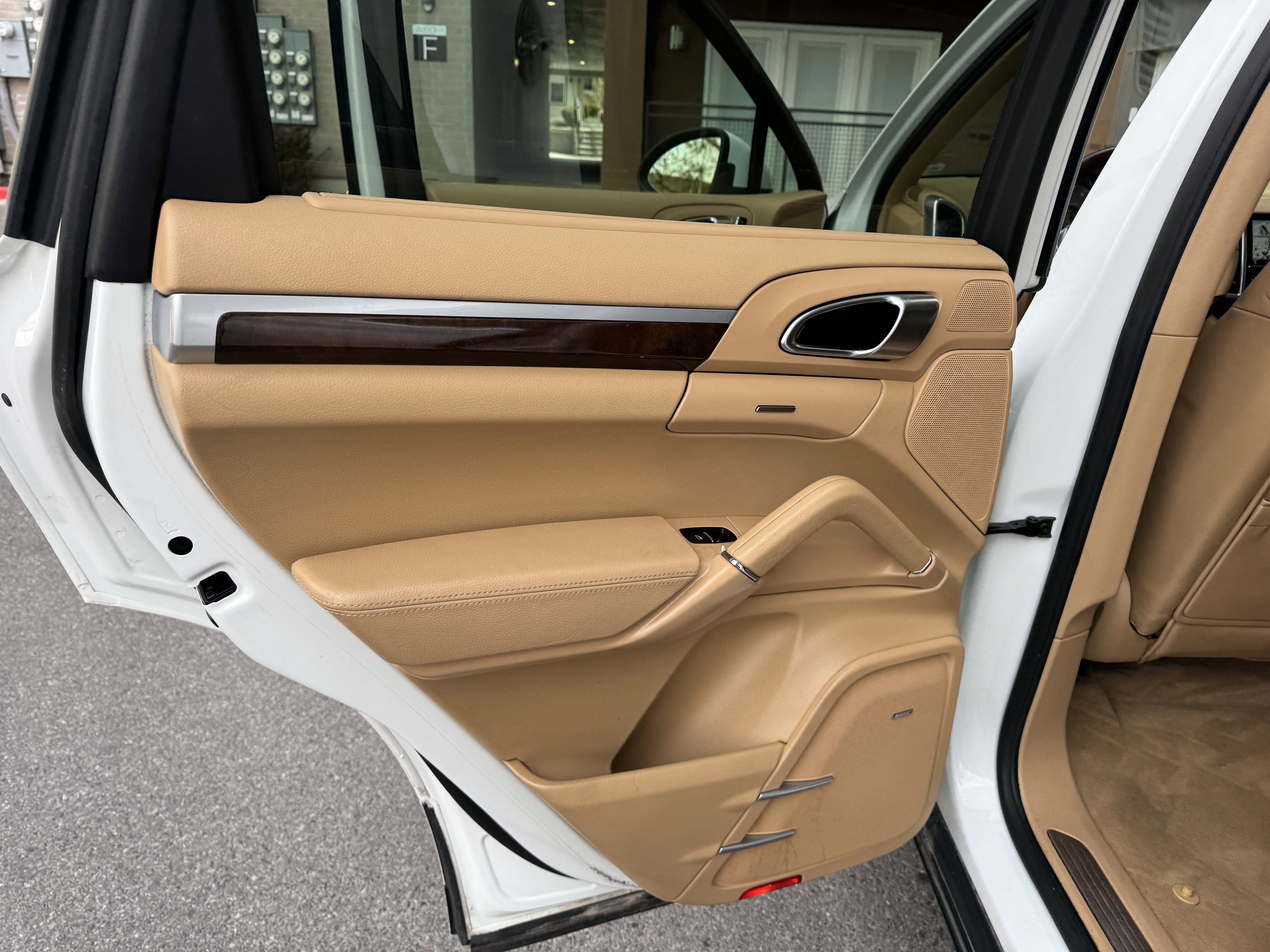 Used 2012 Porsche Cayenne S image 23