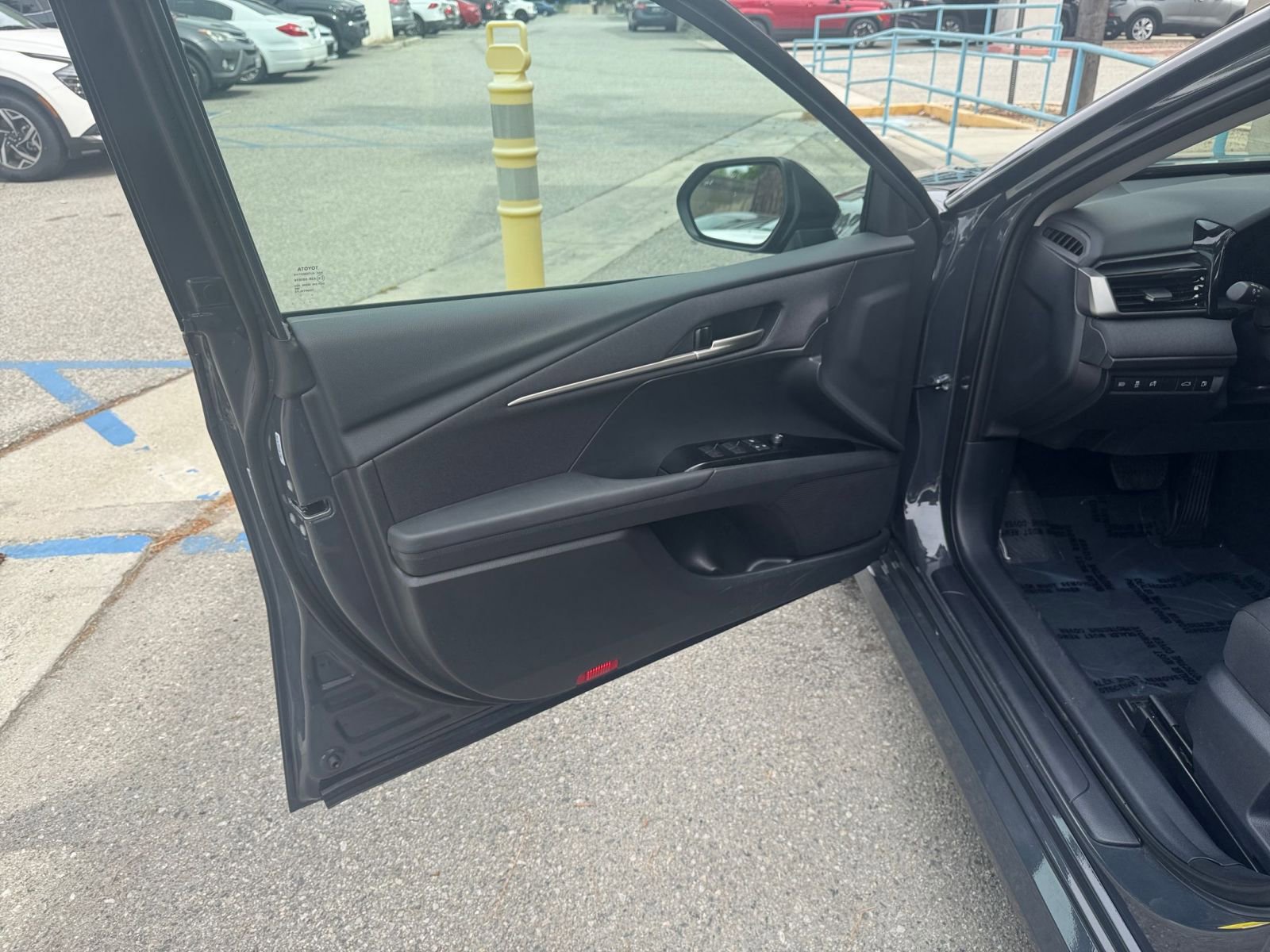 Used 2025 Toyota Camry LE FWD image 18