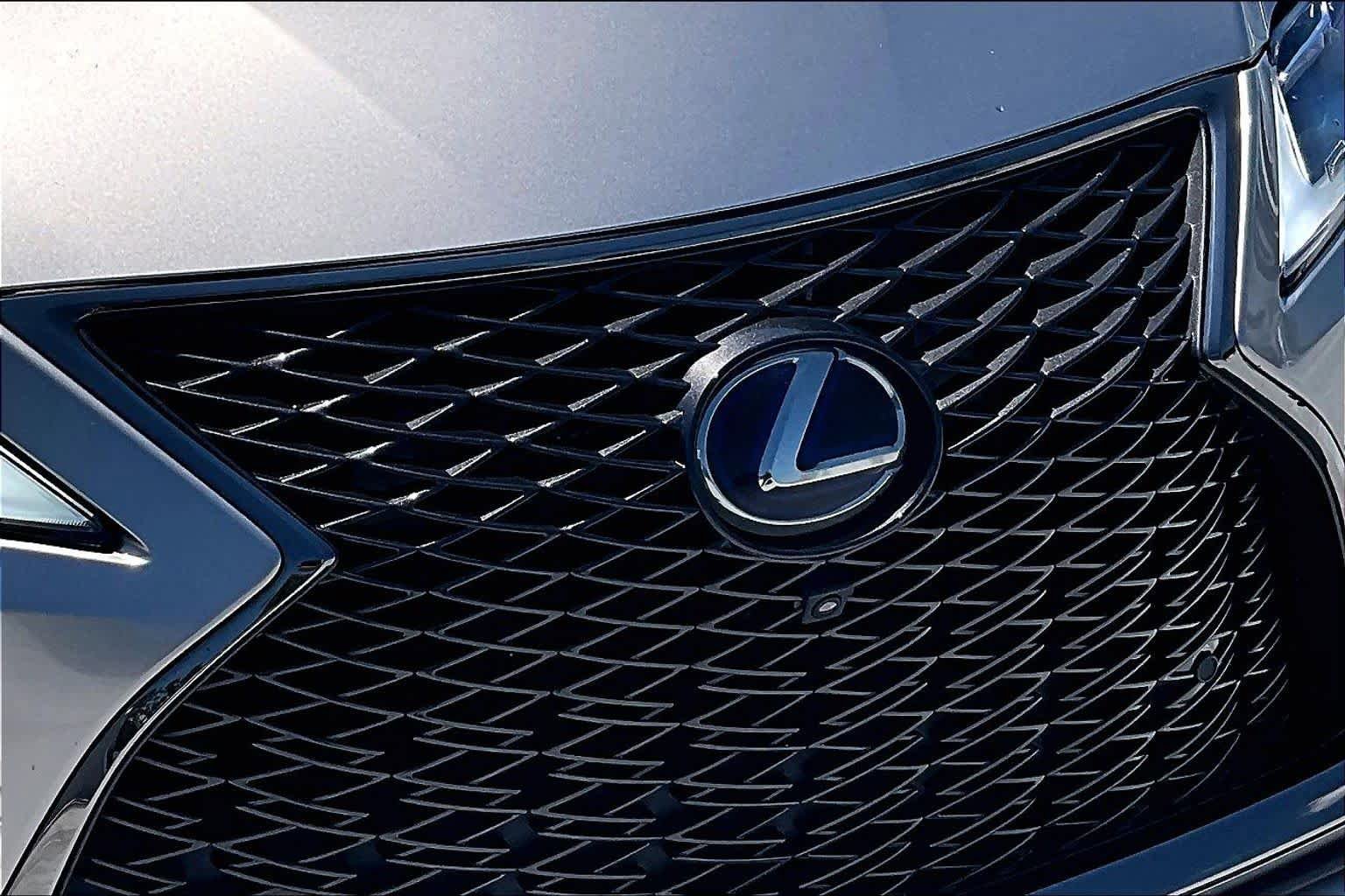 Used 2020 Lexus RX 450h F Sport w/ Accessory Package AWD/4WD image 30