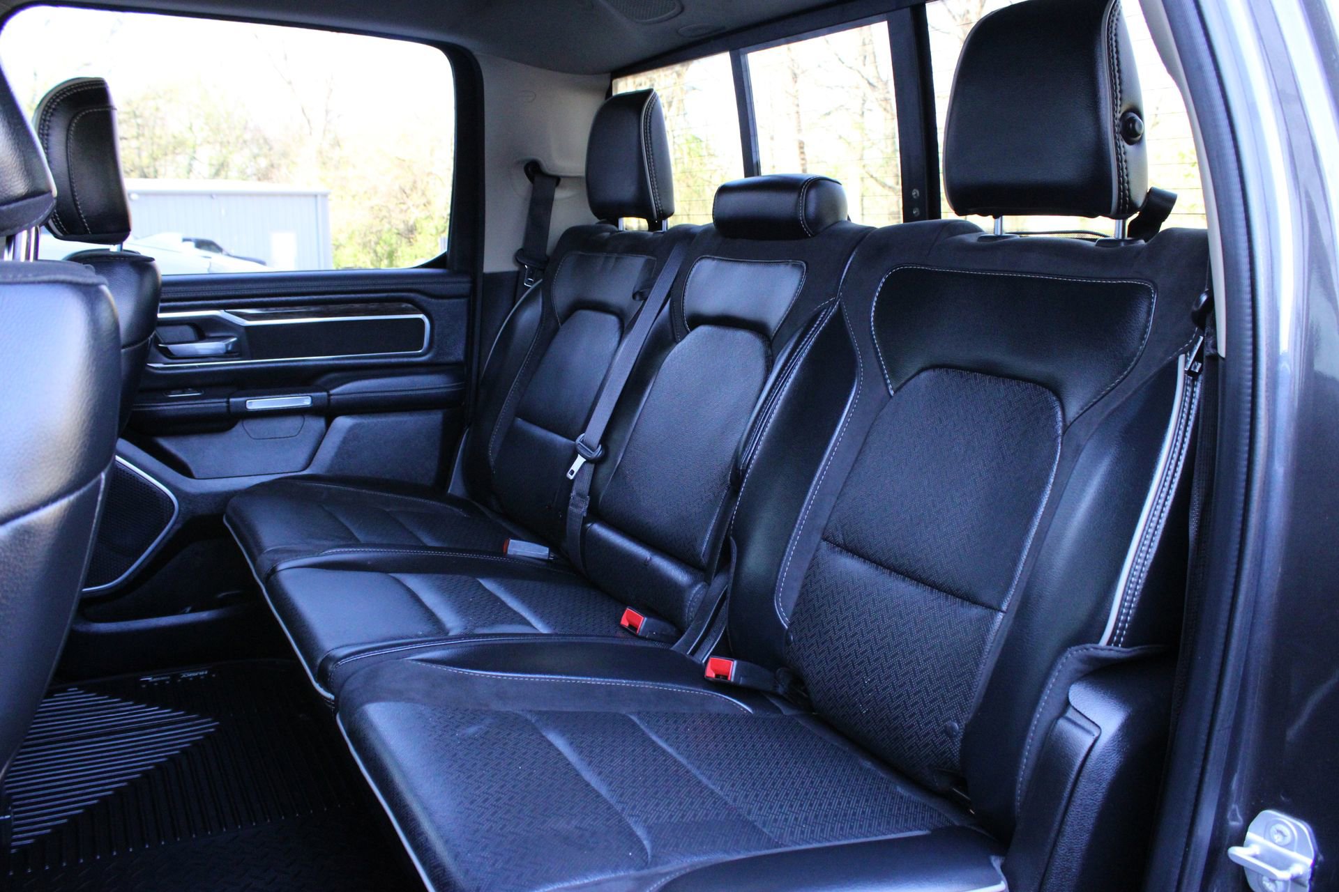 Used 2019 RAM 1500 Laramie AWD/4WD image 19
