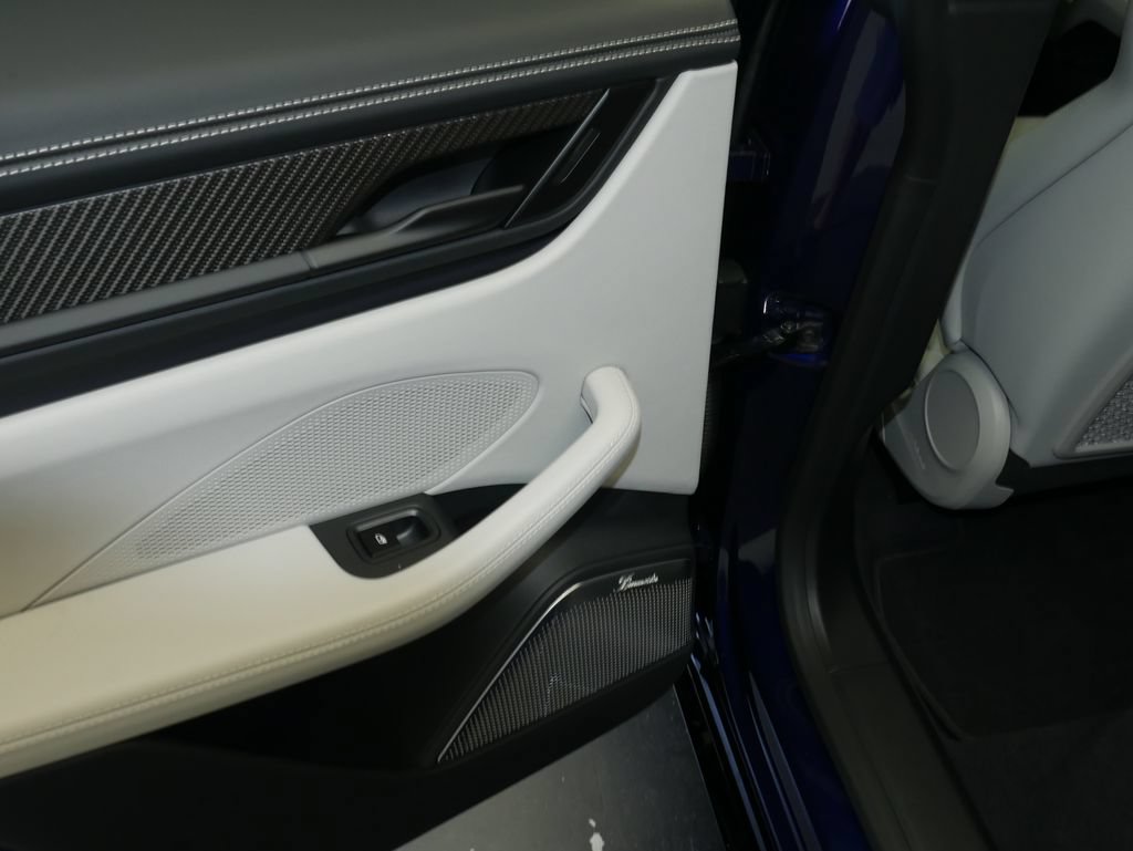 Certified 2026 Porsche Macan Turbo Electric AWD/4WD image 20