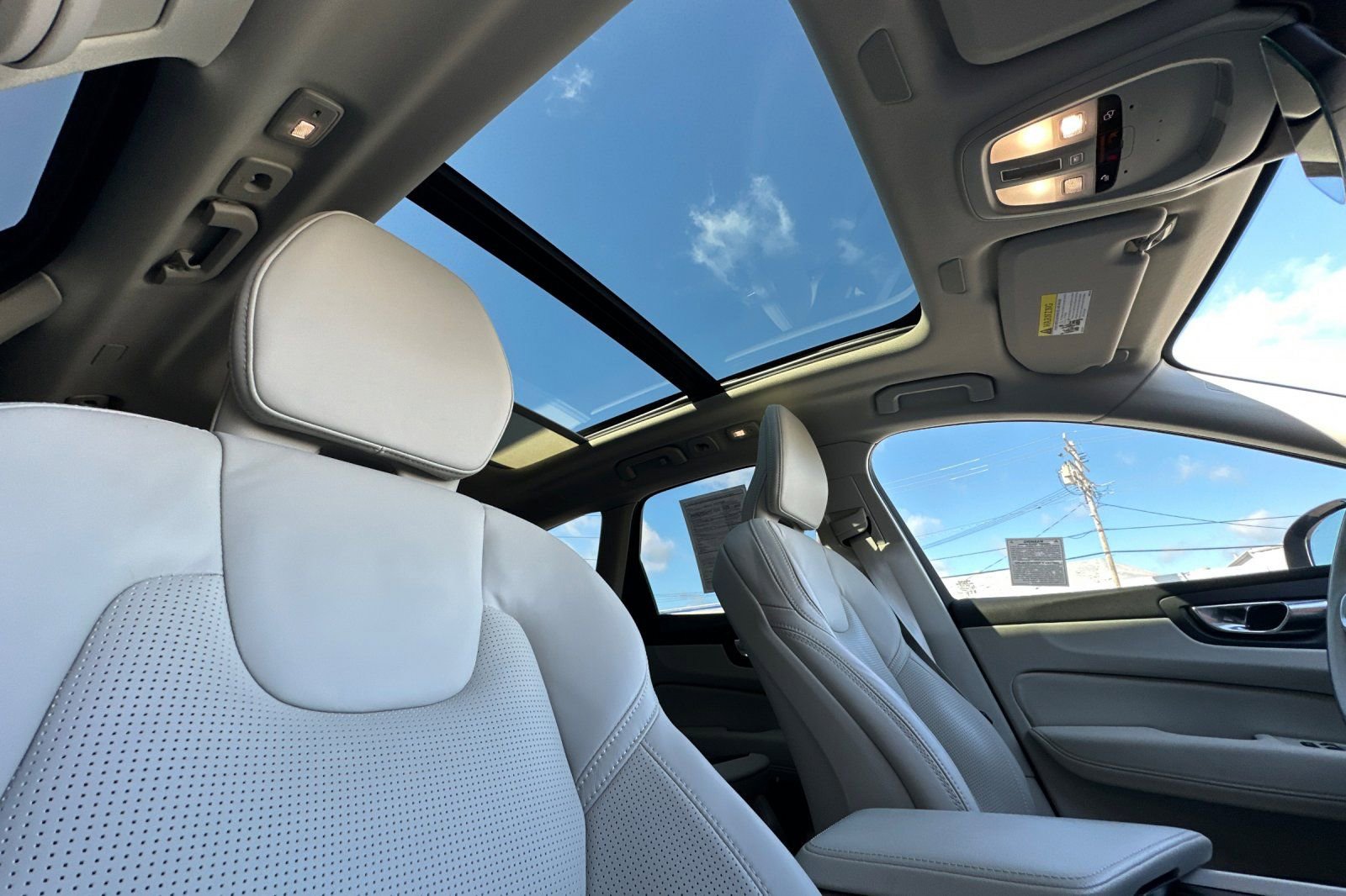 Certified 2025 Volvo XC60 T8 Ultra w/ Protection Package Premier image 20