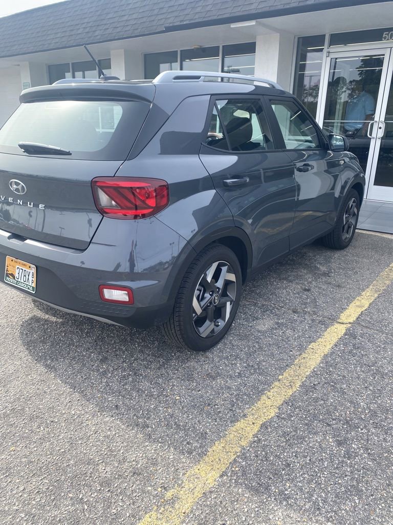 Certified 2026 Hyundai Venue SEL FWD image 4