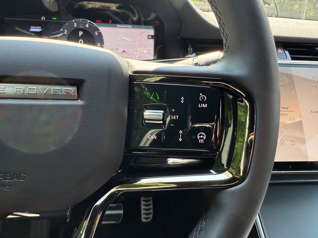 Used 2025 Land Rover Range Rover Evoque Dynamic SE image 23