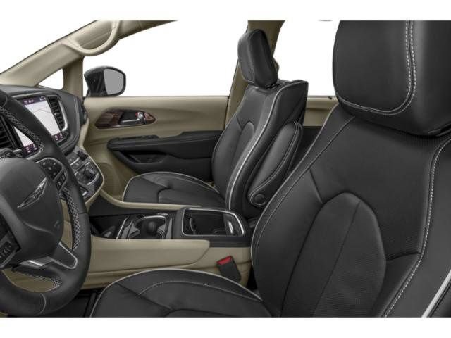 Used 2025 Chrysler Pacifica Limited FWD image 42