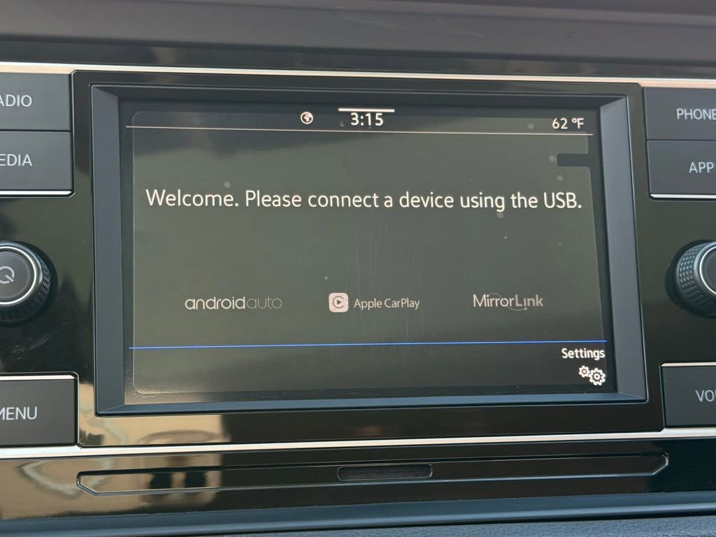 Used 2021 Volkswagen Jetta SE w/ SE Cold Weather Package image 9