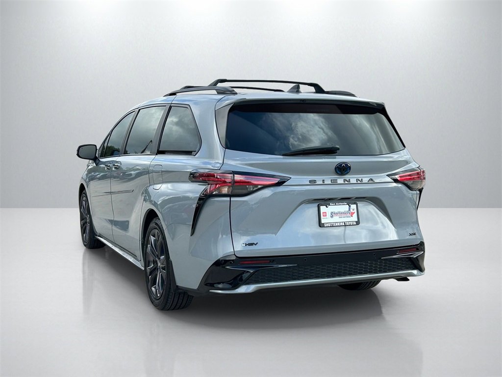 Used 2025 Toyota Sienna XSE image 7