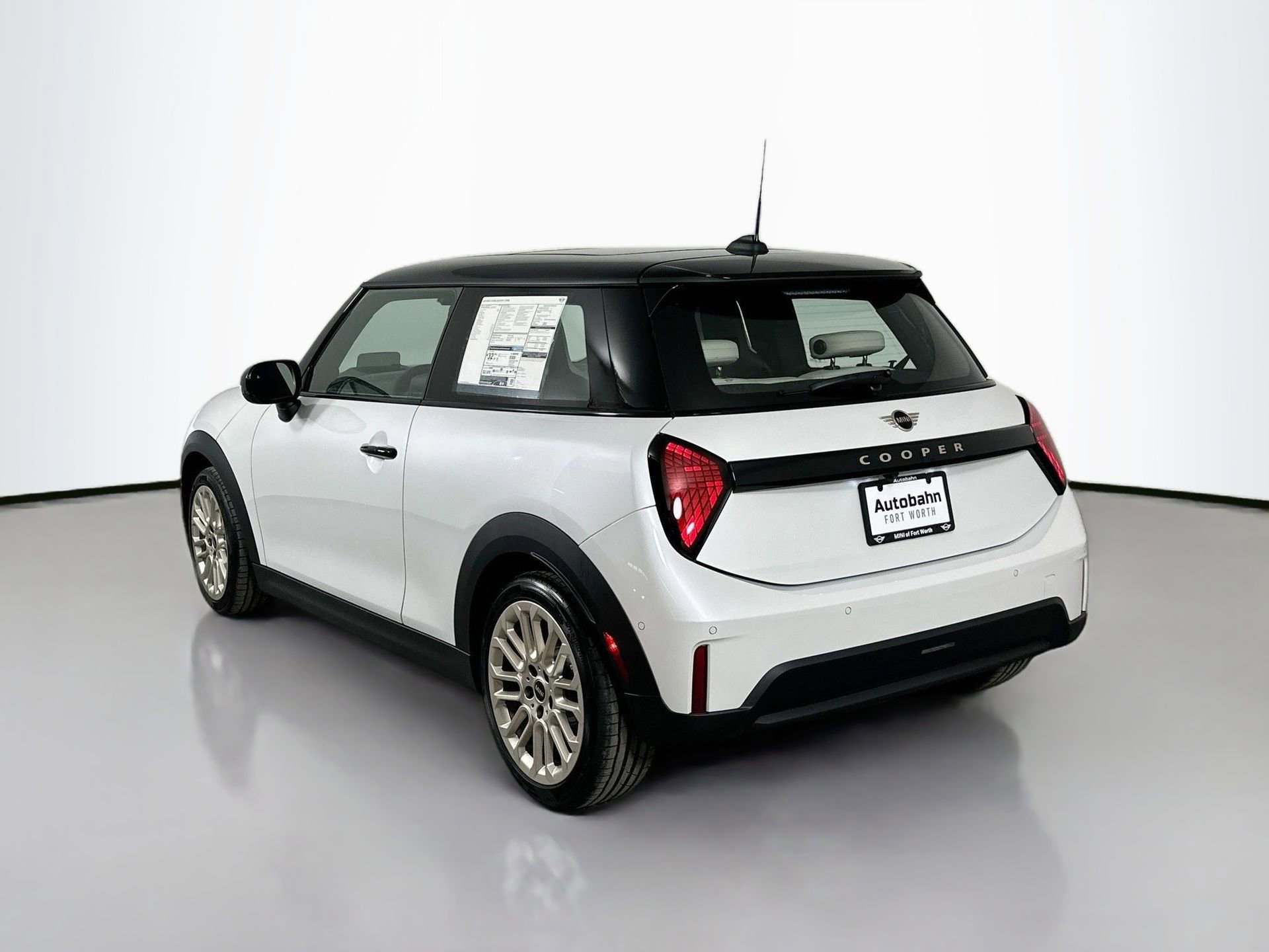 Used 2025 MINI Cooper 2-Door Hardtop image 9