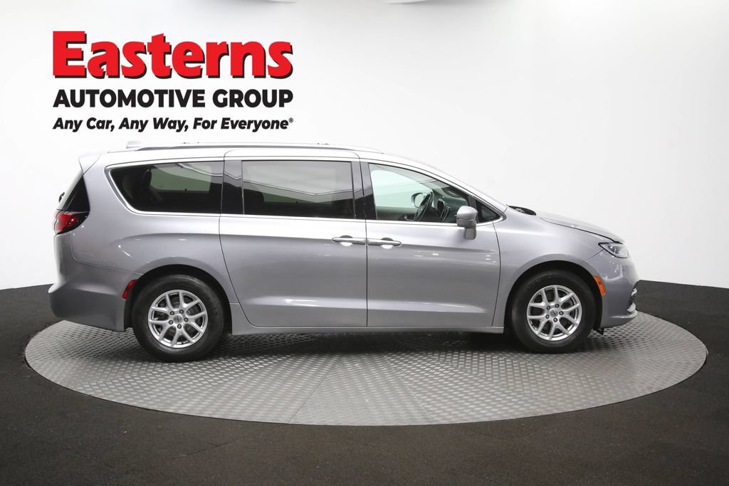 Used 2021 Chrysler Pacifica Touring-L FWD image 47