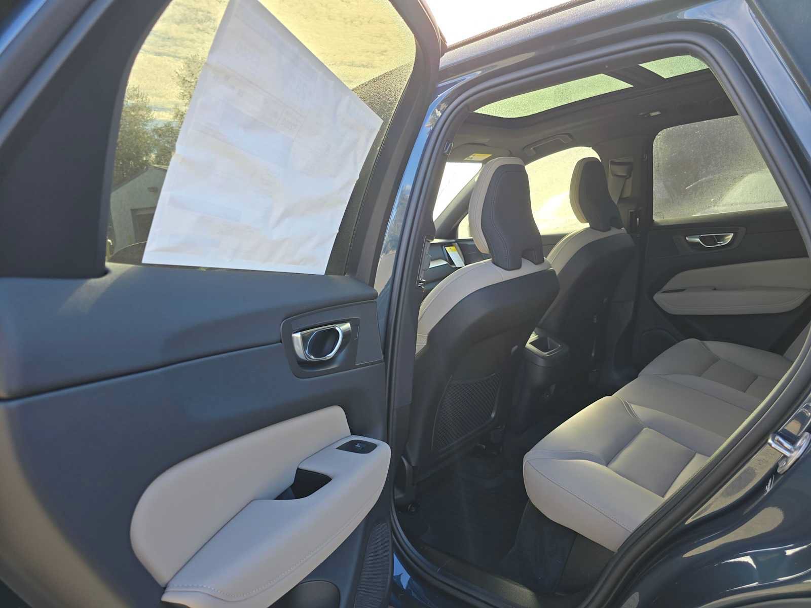 New 2027 Volvo XC60 B5 Plus AWD/4WD image 16